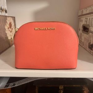 Brand Nee Michael Kors travel pouch in color Grapefruit